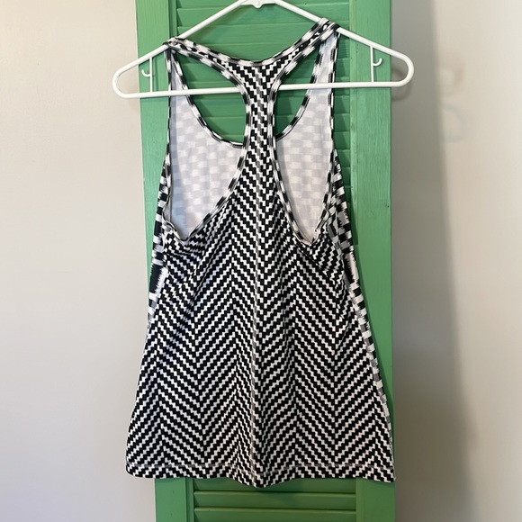 Nike Racerback Tank super soft!! Dri fit - Picture 4 of 6